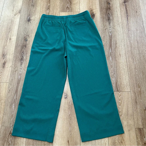 Athleta Echo Wide Crop Kelly Green Quick Drying Breathable Pants Sz 14T NWT - Picture 10 of 10